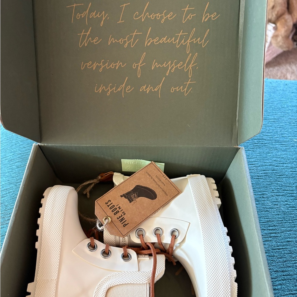 Kids Cream Chelsea Rain Boot - Picture 9 of 11